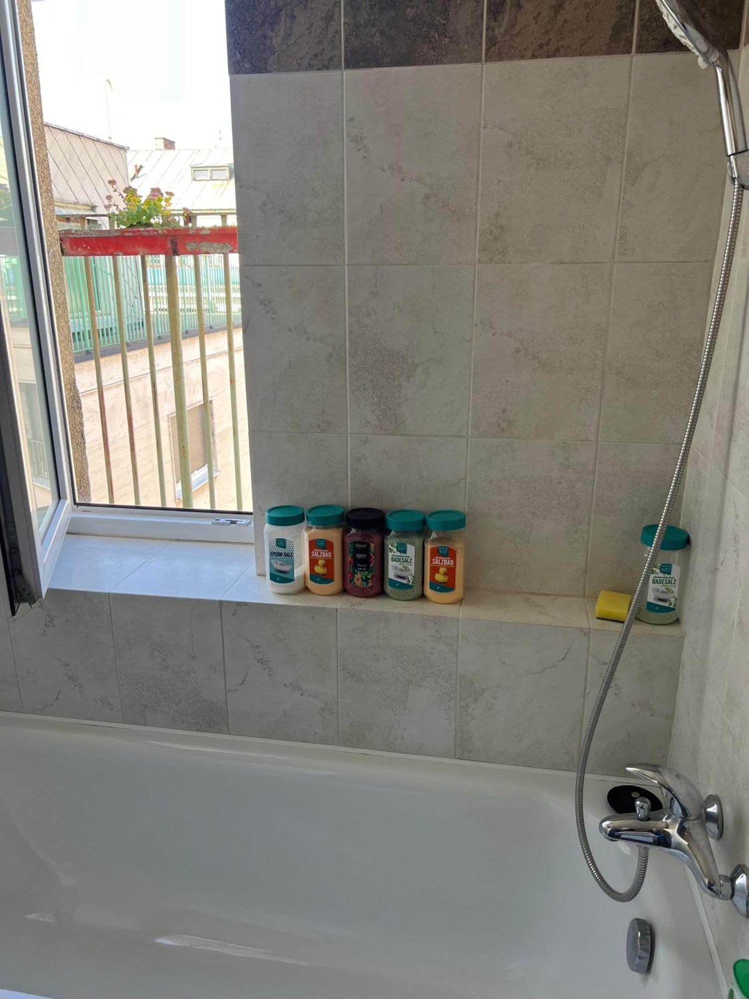 Heart Of The City Center 2 Rooms By Zazi براتسيلافا المظهر الخارجي الصورة